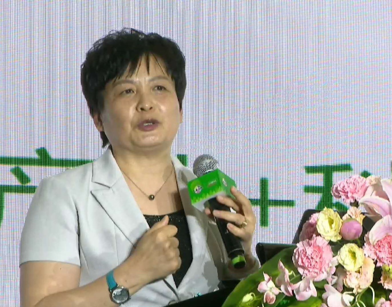 【授課動(dòng)態(tài)】中國(guó)人民大學(xué)秦虹教授出席“城市煥新 筑造美好生活”云峰會(huì)并做《城市更新：城市發(fā)展的新機(jī)遇》主題發(fā)言